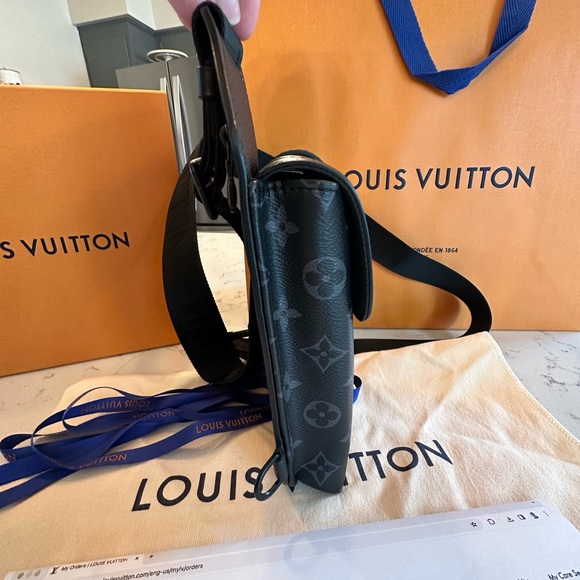LOUIS VUITTON Saumur Slingbag Monogram Eclipse Authentic Box Receipt Exceptional - Picture 3 of 16
